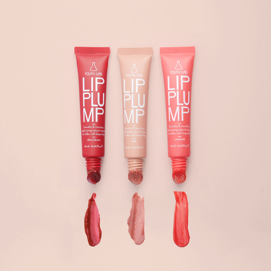 Lip balm with natural ingredients like microalgae, magnolia, and lemon extract for UV protection and calming relief