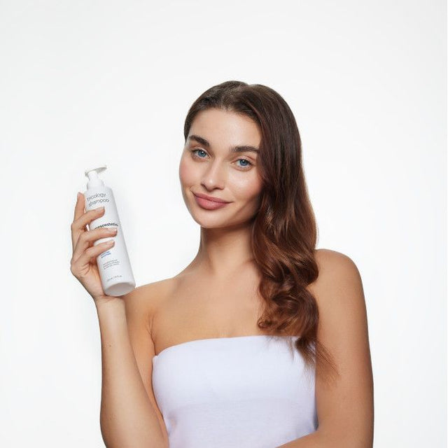 Strengthening anti-hair loss shampoo with Biotin, Zinc & Serenoa.