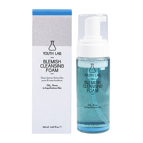 Cleansing foam for oily, acne-prone skin that reduces breakouts, visible pores, and redness while maintaining hydration.